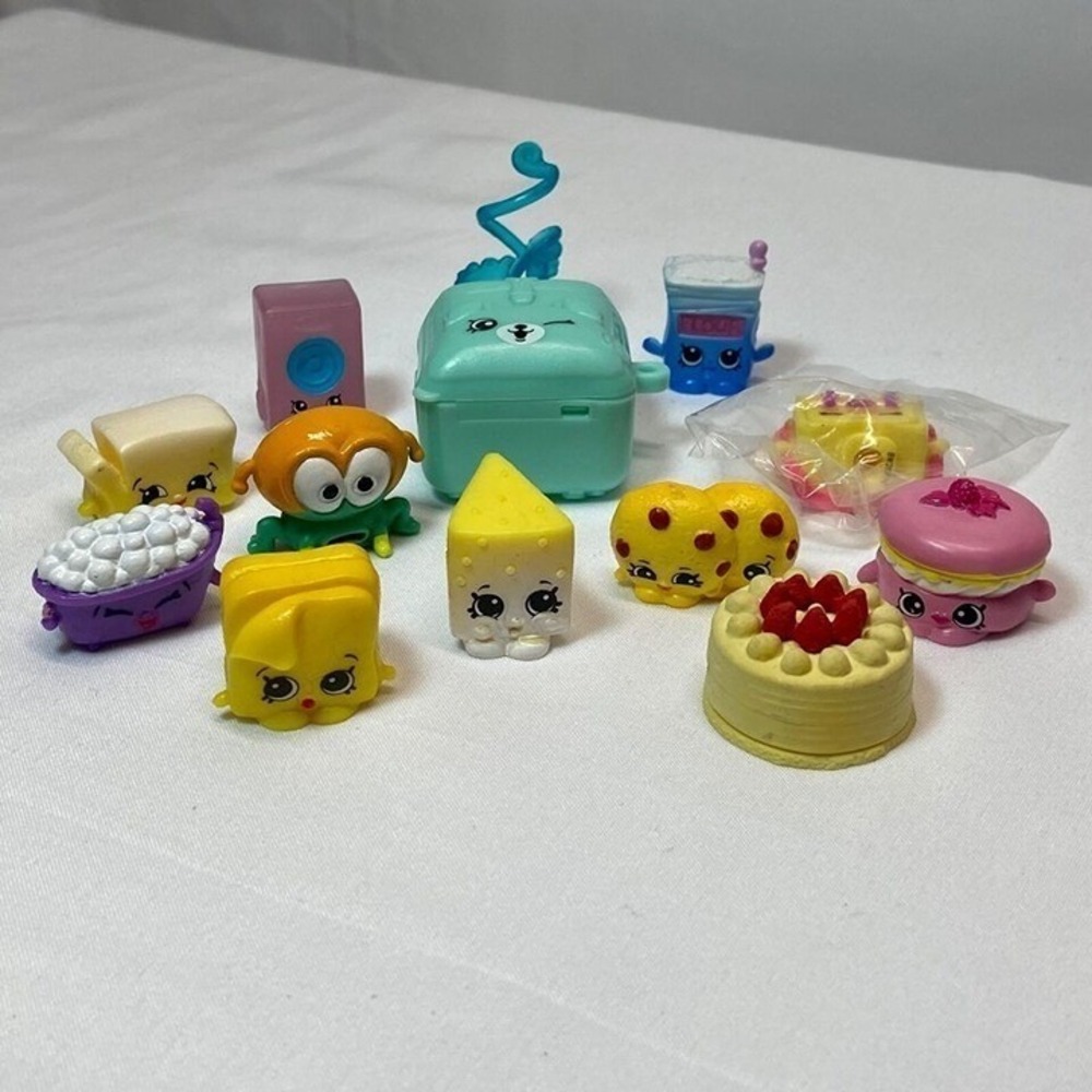 Moose Shopkins Mini Figurine PVC Toys Lot of 11 + Alien? + Blue High Heel Shoe